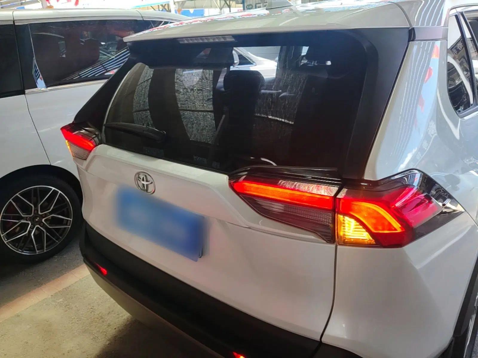 Used Toyota RAV4 2021 2.0L CVT Two-Wheel Drive Fashion Edition — миниатюра 5