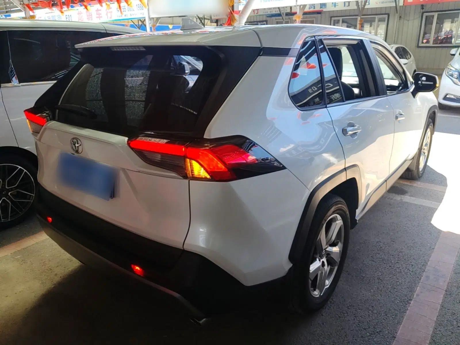 Used Toyota RAV4 2021 2.0L CVT Two-Wheel Drive Fashion Edition — миниатюра 6