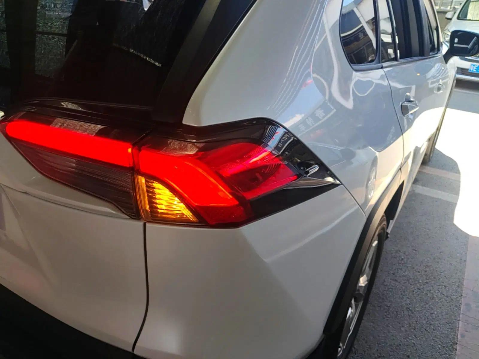 Used Toyota RAV4 2021 2.0L CVT Two-Wheel Drive Fashion Edition — миниатюра 9