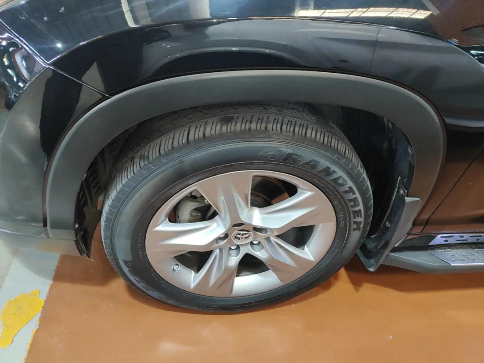 Used Toyota Highlander 2015 2.0T Four-Wheel Drive Luxury Edition 7-Seater — миниатюра 10