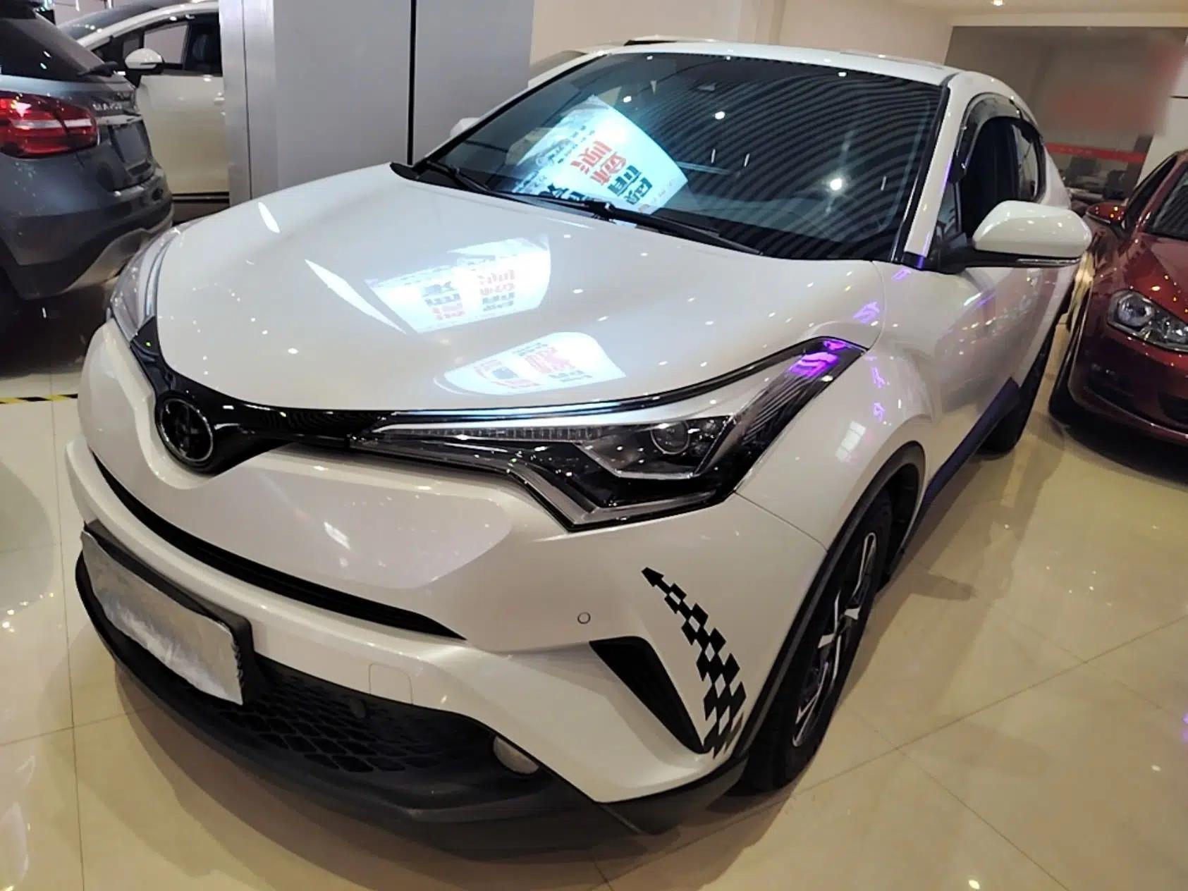 Used Toyota C-HR 2018 2.0L Luxury Sunroof Version China V Emission Standard — миниатюра 1