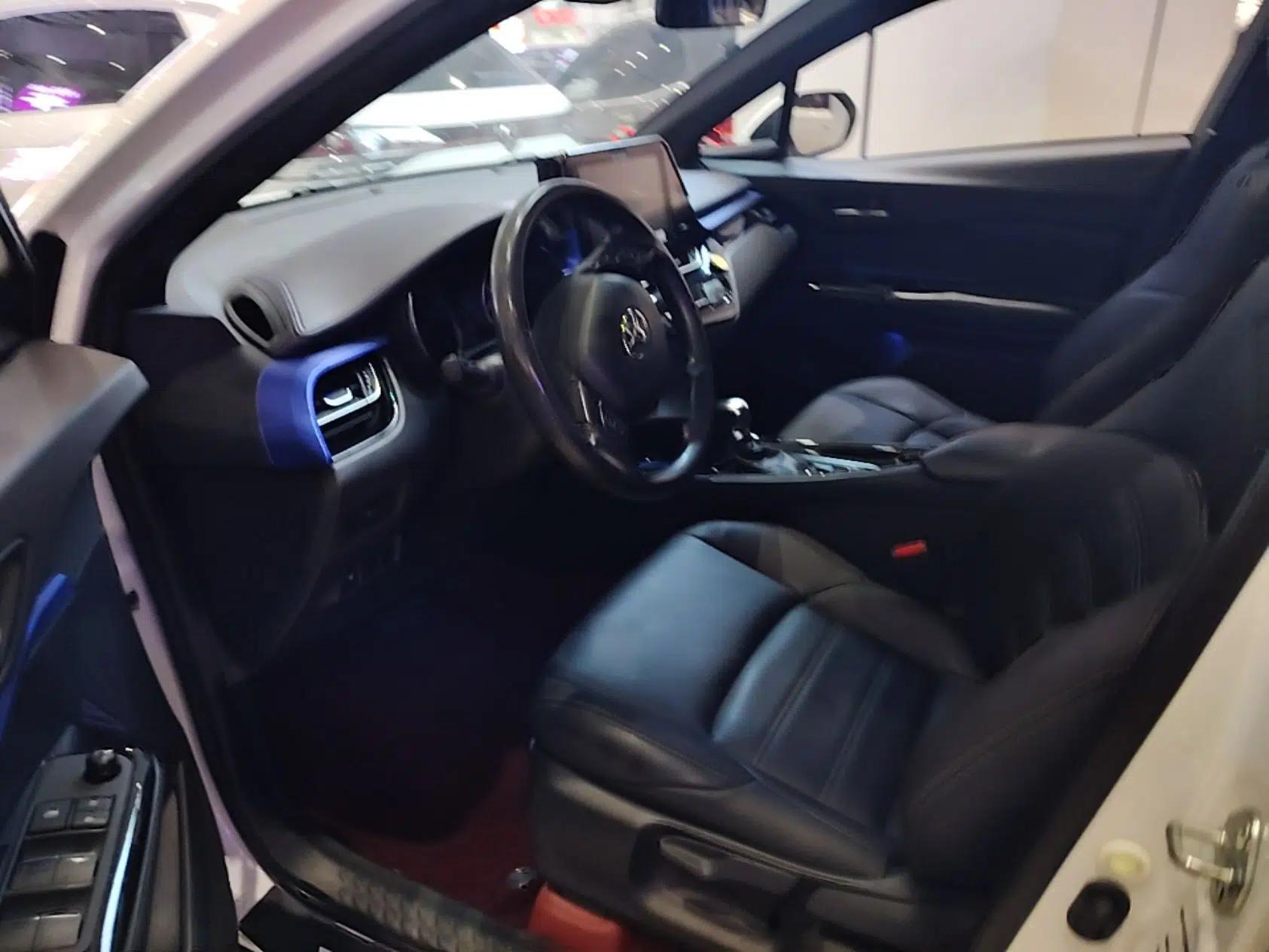 Used Toyota C-HR 2018 2.0L Luxury Sunroof Version China V Emission Standard — миниатюра 17