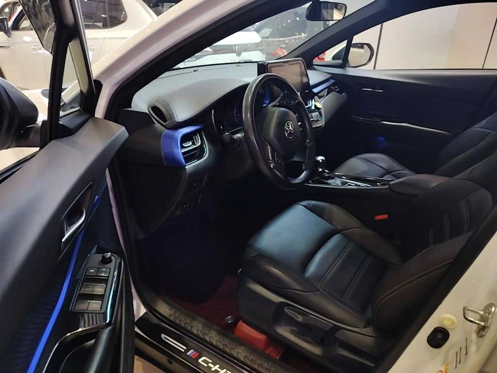 Used Toyota C-HR 2018 2.0L Luxury Sunroof Version China V Emission Standard — миниатюра 18