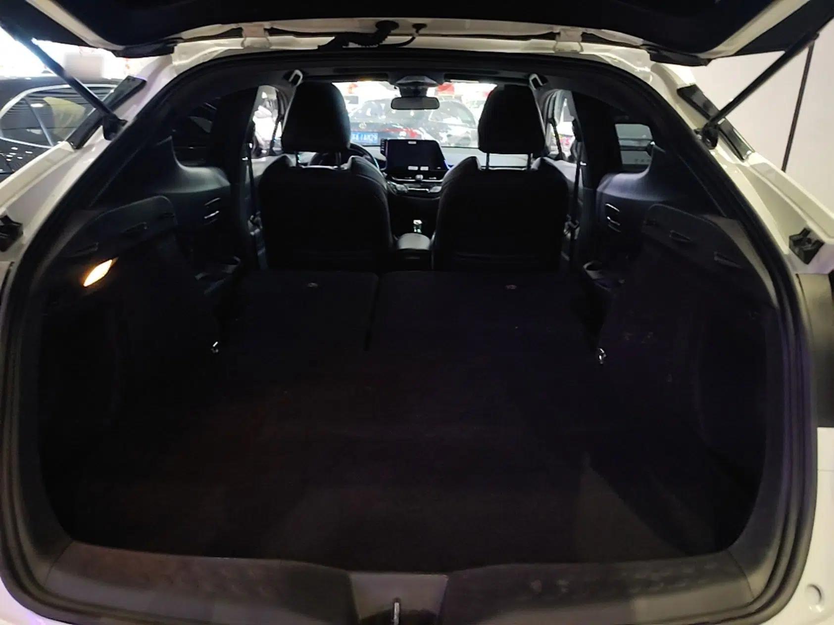 Used Toyota C-HR 2018 2.0L Luxury Sunroof Version China V Emission Standard — миниатюра 22