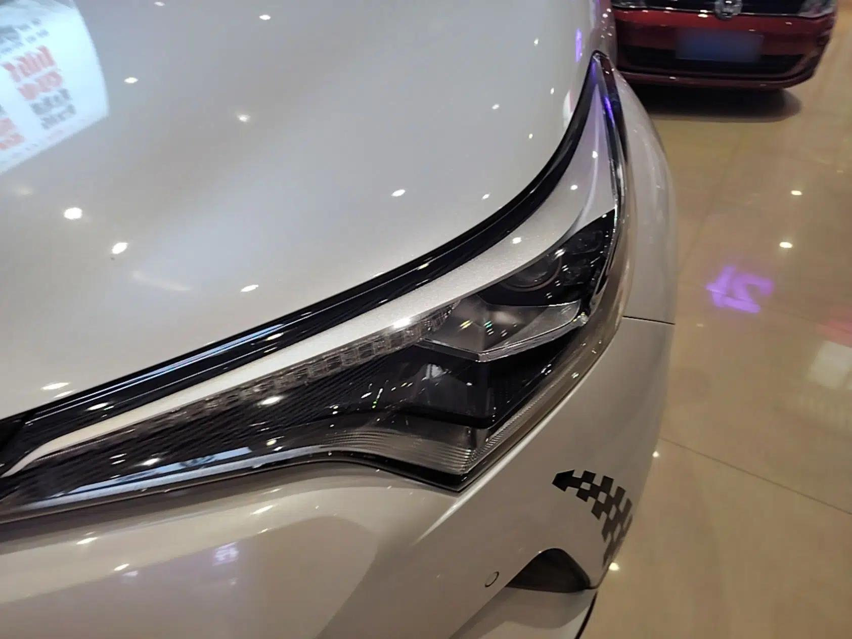 Used Toyota C-HR 2018 2.0L Luxury Sunroof Version China V Emission Standard — миниатюра 8