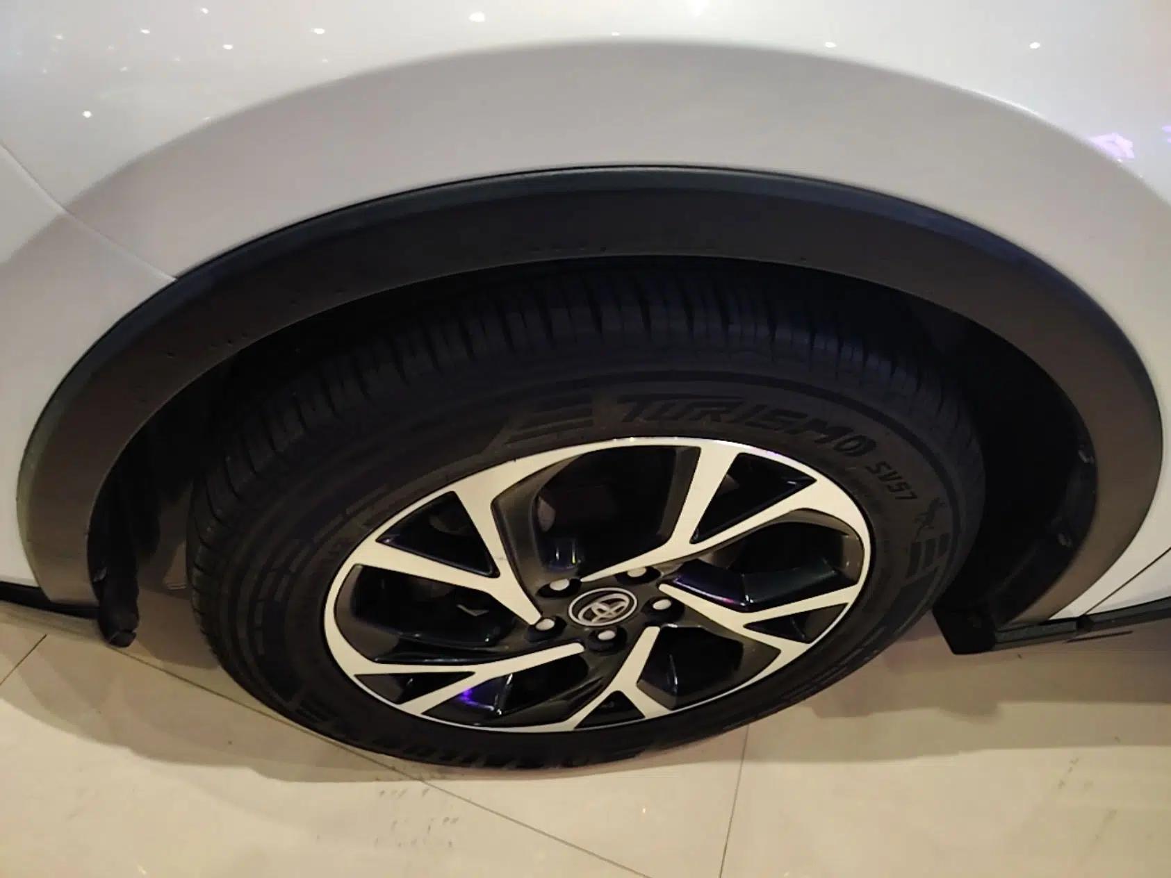 Used Toyota C-HR 2018 2.0L Luxury Sunroof Version China V Emission Standard — миниатюра 10