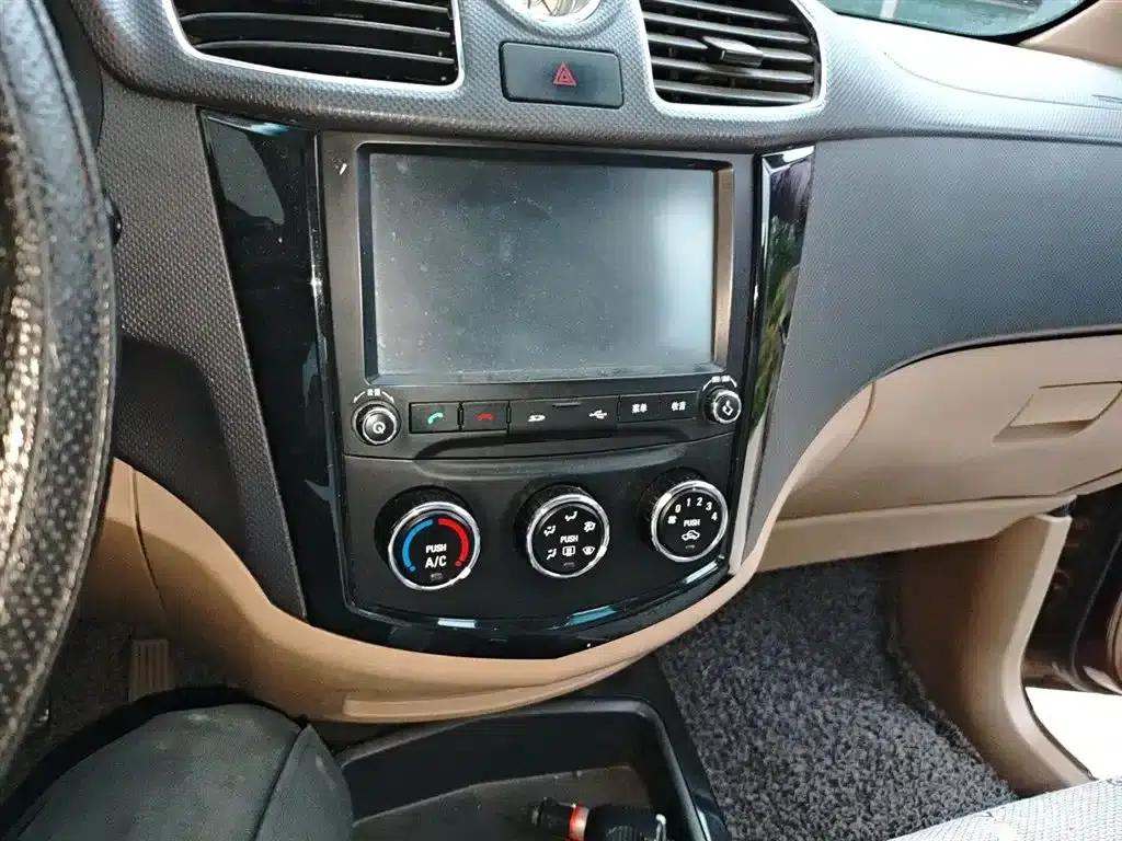 Wuling Hongguang 2014 1.5L S Luxury Edition — миниатюра 6