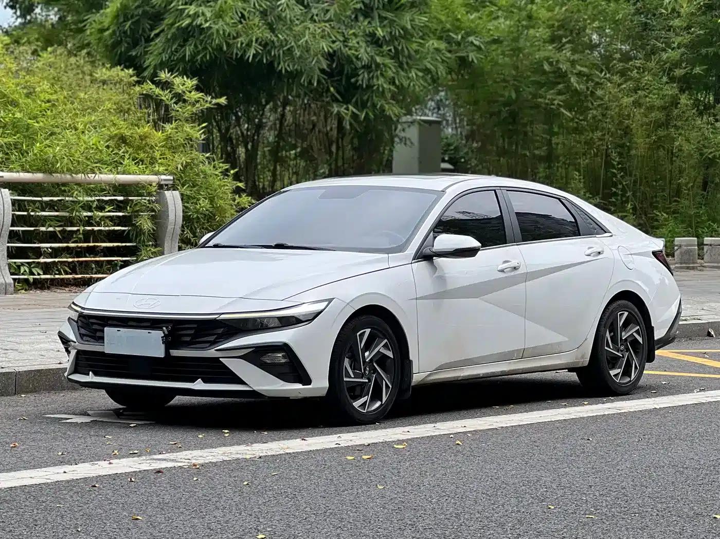 Hyundai Elantra 2023 1.5L CVT GLX Elite Edition — миниатюра 1