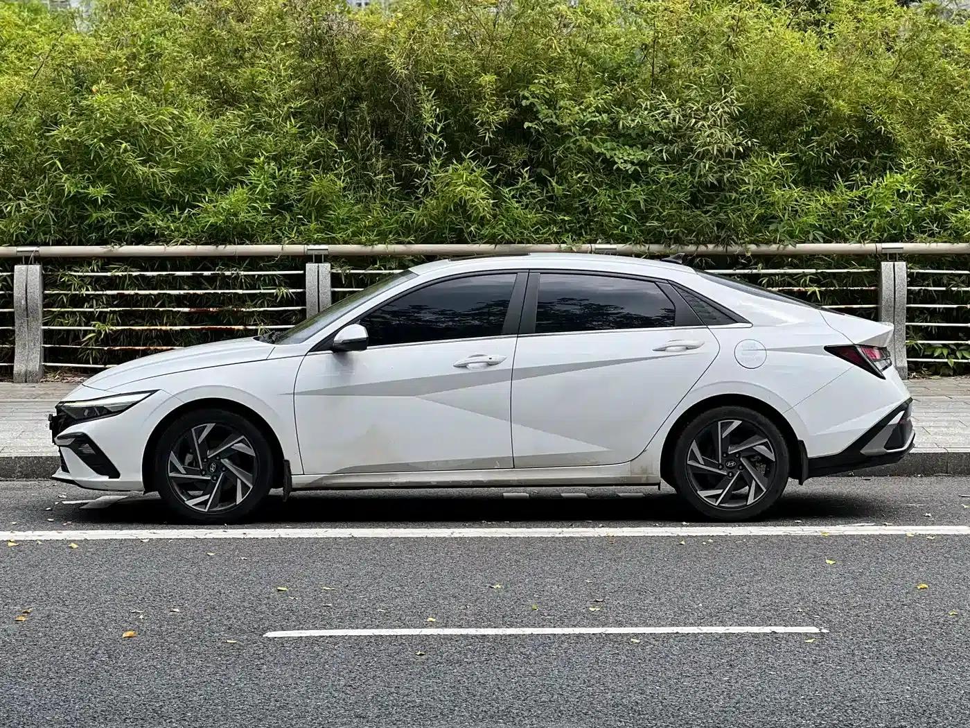 Hyundai Elantra 2023 1.5L CVT GLX Elite Edition — миниатюра 2
