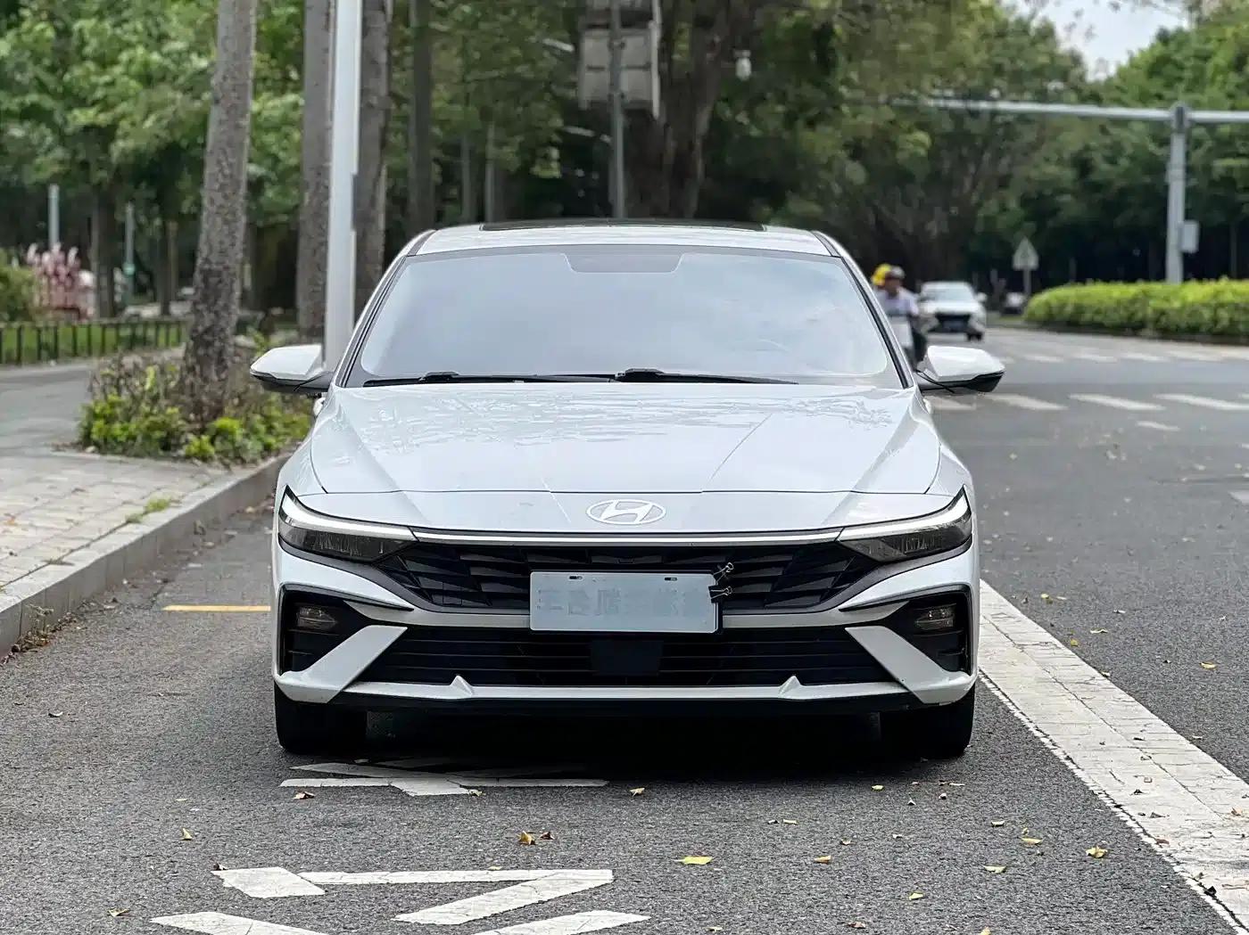 Hyundai Elantra 2023 1.5L CVT GLX Elite Edition — миниатюра 3
