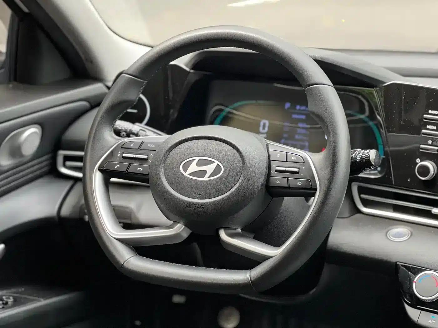 Hyundai Elantra 2023 1.5L CVT GLX Elite Edition — миниатюра 9