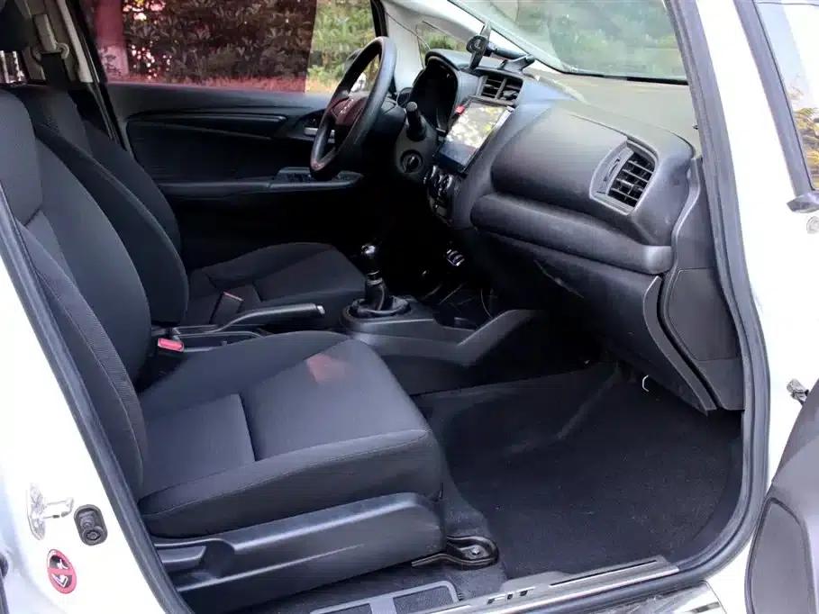 Honda Fit 2016 1.5L LX Manual Comfort Model — миниатюра 10