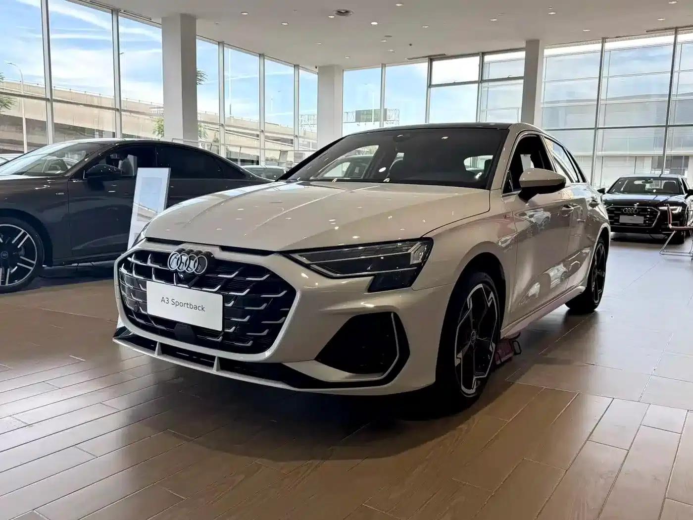 Audi A3 2026 Sportback 35TFSI Flying Spur Luxury Edition — миниатюра 1