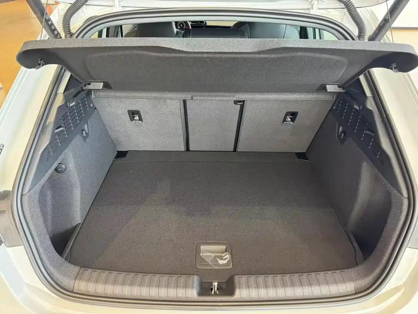 Audi A3 2026 Sportback 35TFSI Flying Spur Luxury Edition — миниатюра 8