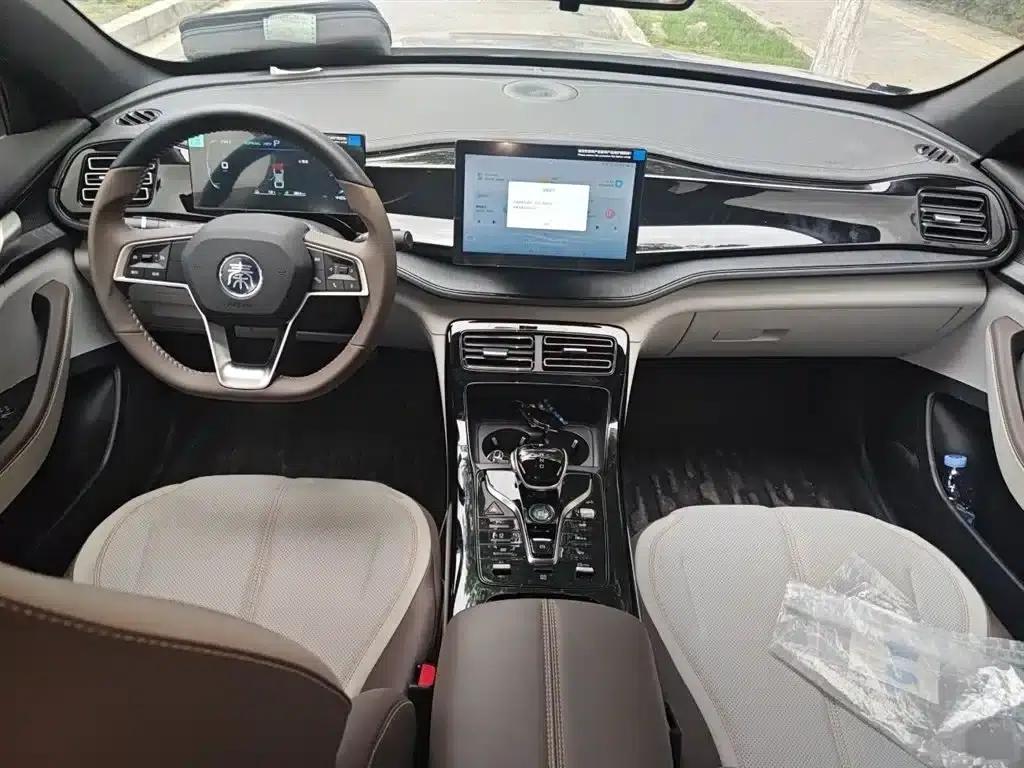 Qin PLUS 2024 Glory Edition DM-i 55KM Leading Model — миниатюра 13