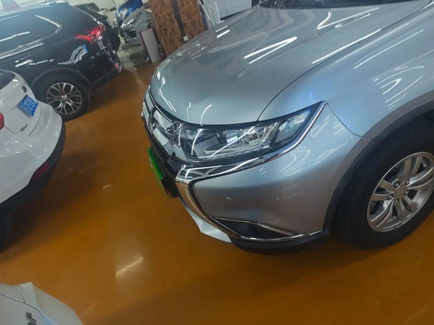 Used Mitsubishi Outlander 2016 2.0L Two-Wheel Drive Fashion Edition 5 Seats — миниатюра 8