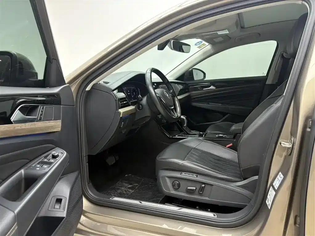 2019 Passat 330TSI Premium Edition (China VI Emission Standard) — миниатюра 18
