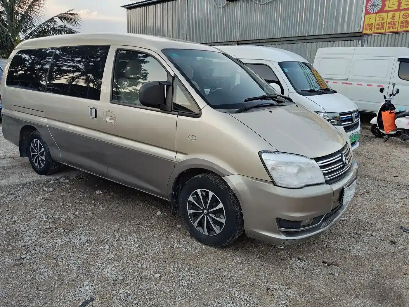 Lingzhi 2017 M3L 1.6L 7-seater Comfort Model — миниатюра 3