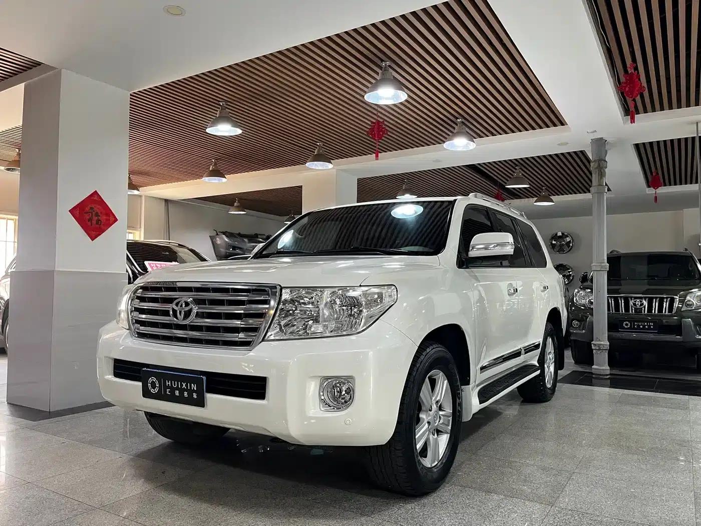 2015 Imported Land Cruiser 4.0L V6 Middle East Base Model — миниатюра 1