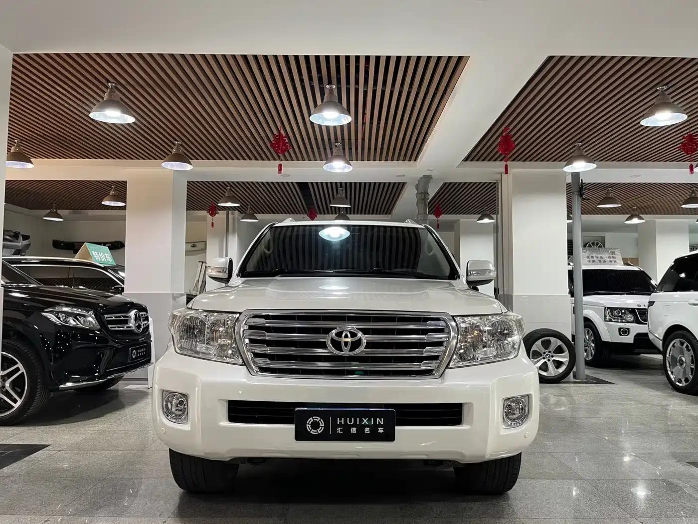 2015 Imported Land Cruiser 4.0L V6 Middle East Base Model — миниатюра 2
