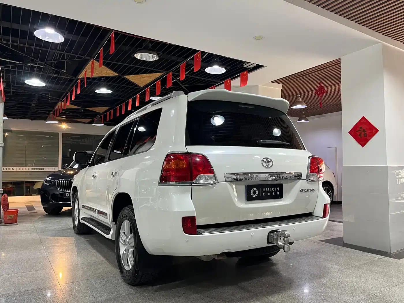 2015 Imported Land Cruiser 4.0L V6 Middle East Base Model — миниатюра 14