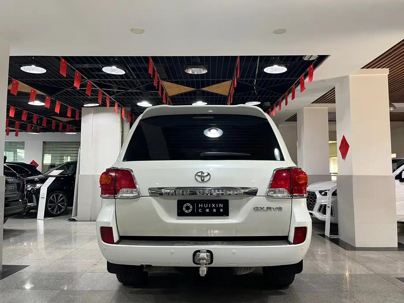 2015 Imported Land Cruiser 4.0L V6 Middle East Base Model — миниатюра 15