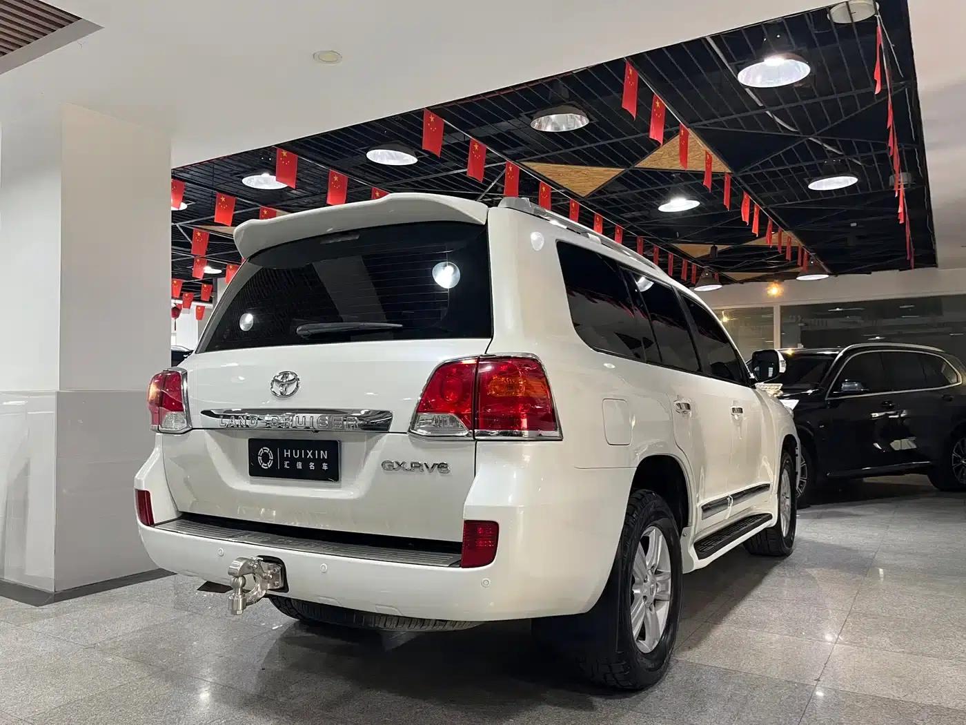2015 Imported Land Cruiser 4.0L V6 Middle East Base Model — миниатюра 16