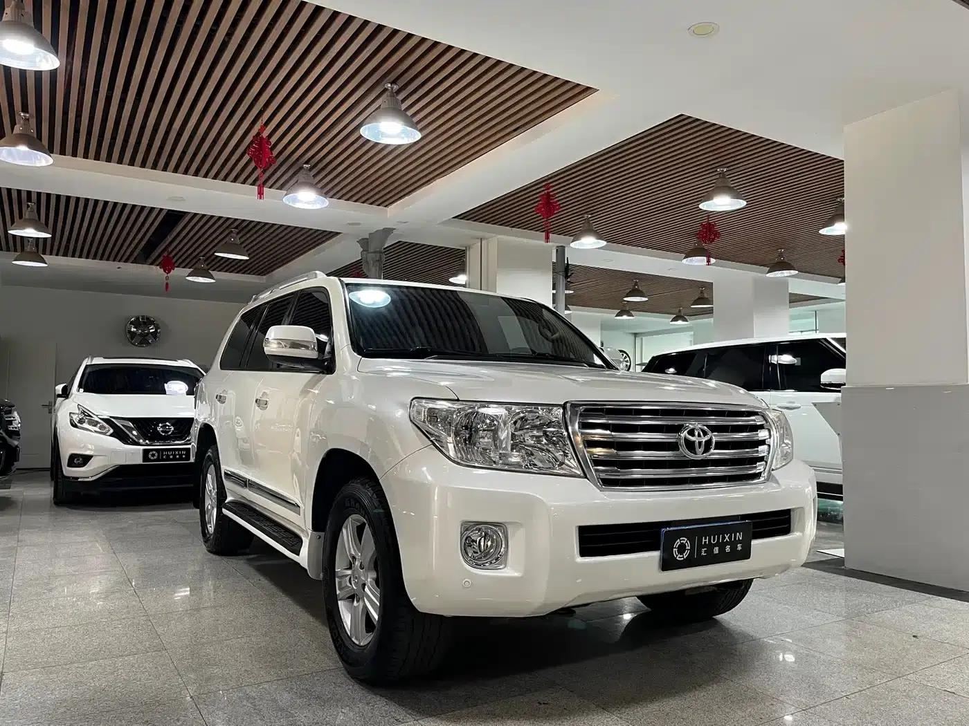 2015 Imported Land Cruiser 4.0L V6 Middle East Base Model — миниатюра 3