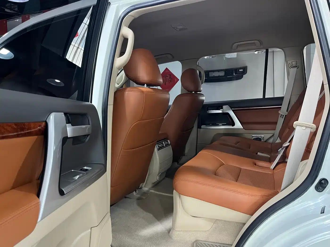 2015 Imported Land Cruiser 4.0L V6 Middle East Base Model — миниатюра 6