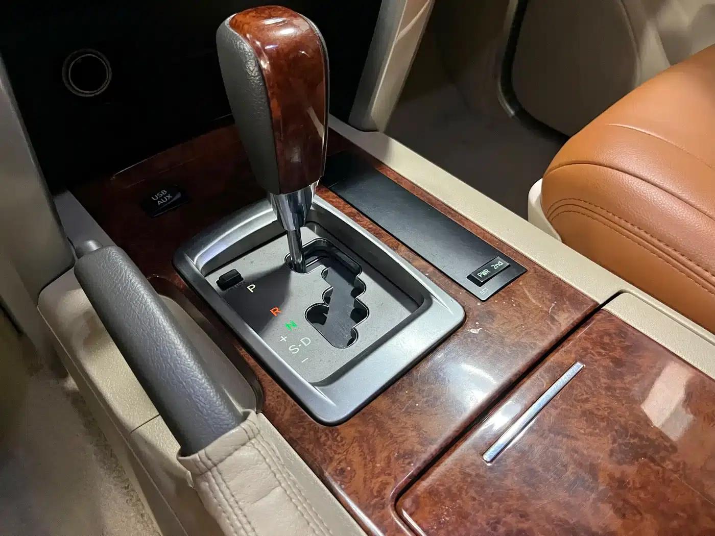 2015 Imported Land Cruiser 4.0L V6 Middle East Base Model — миниатюра 10