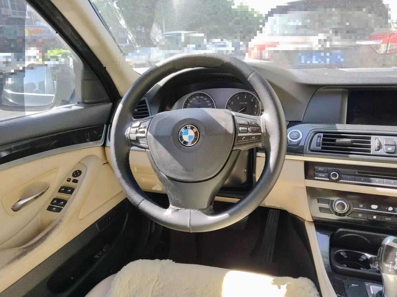 BMW 5 Series 2012 520Li Elegant Edition — миниатюра 10