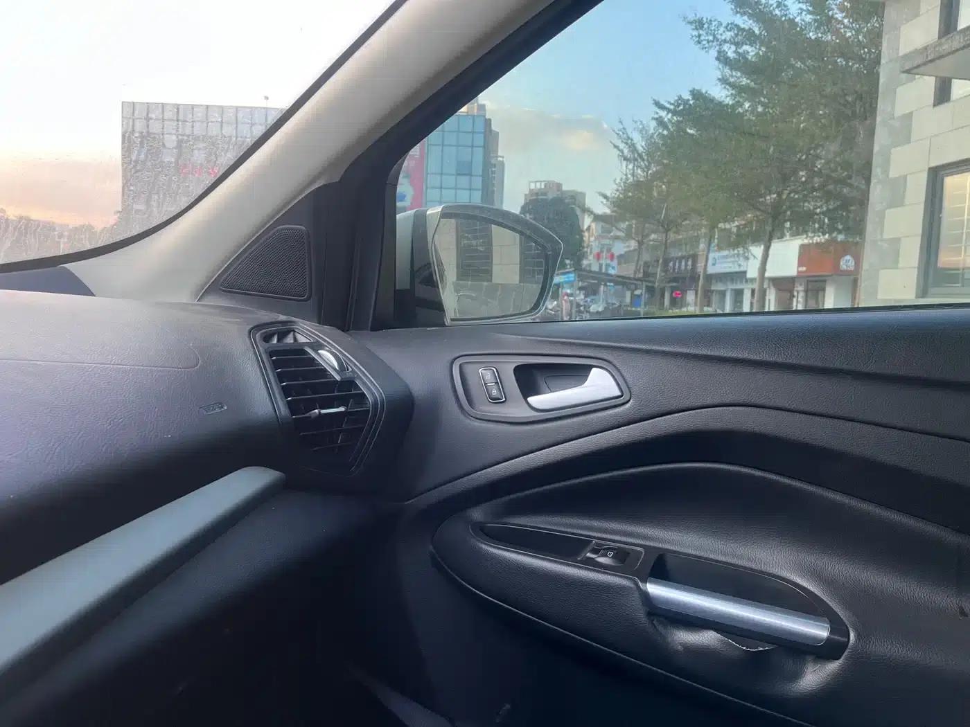 Ford Kuga 2015 1.5L GTDi 2WD Comfort Model — миниатюра 8