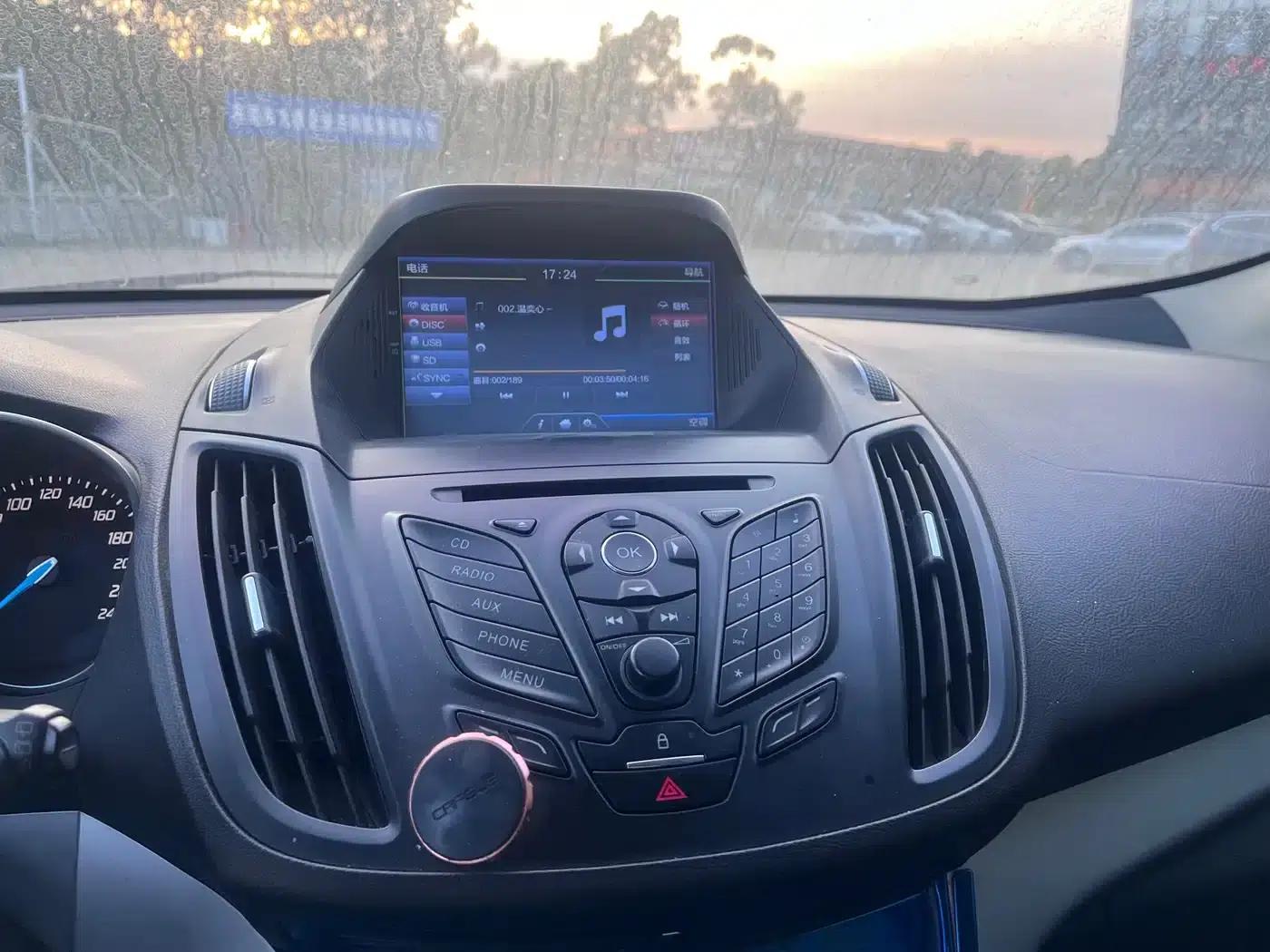 Ford Kuga 2015 1.5L GTDi 2WD Comfort Model — миниатюра 9