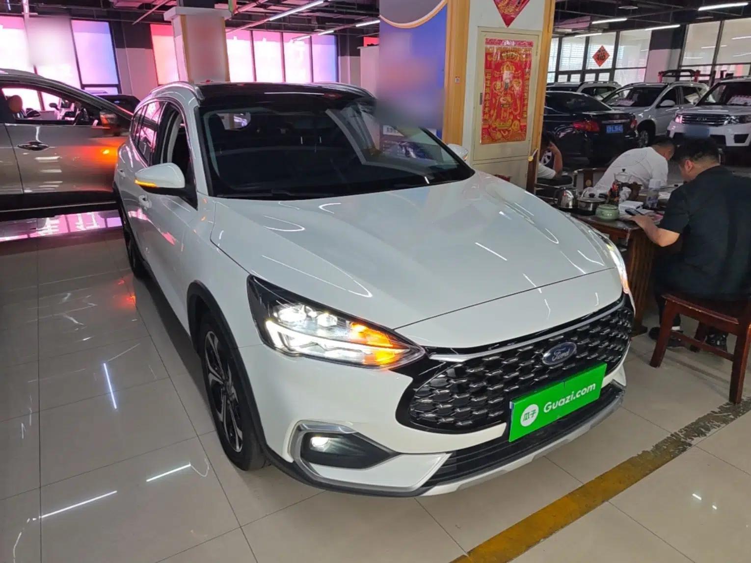 Ford Focus 2021 EcoBoost 180 Automatic Hunter Edition — миниатюра 3