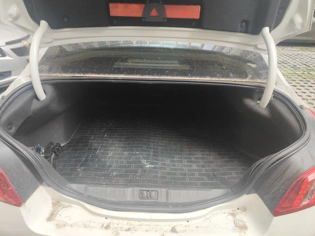 Peugeot 508 2012 2.0L Automatic Sunroof Classic Edition — миниатюра 19