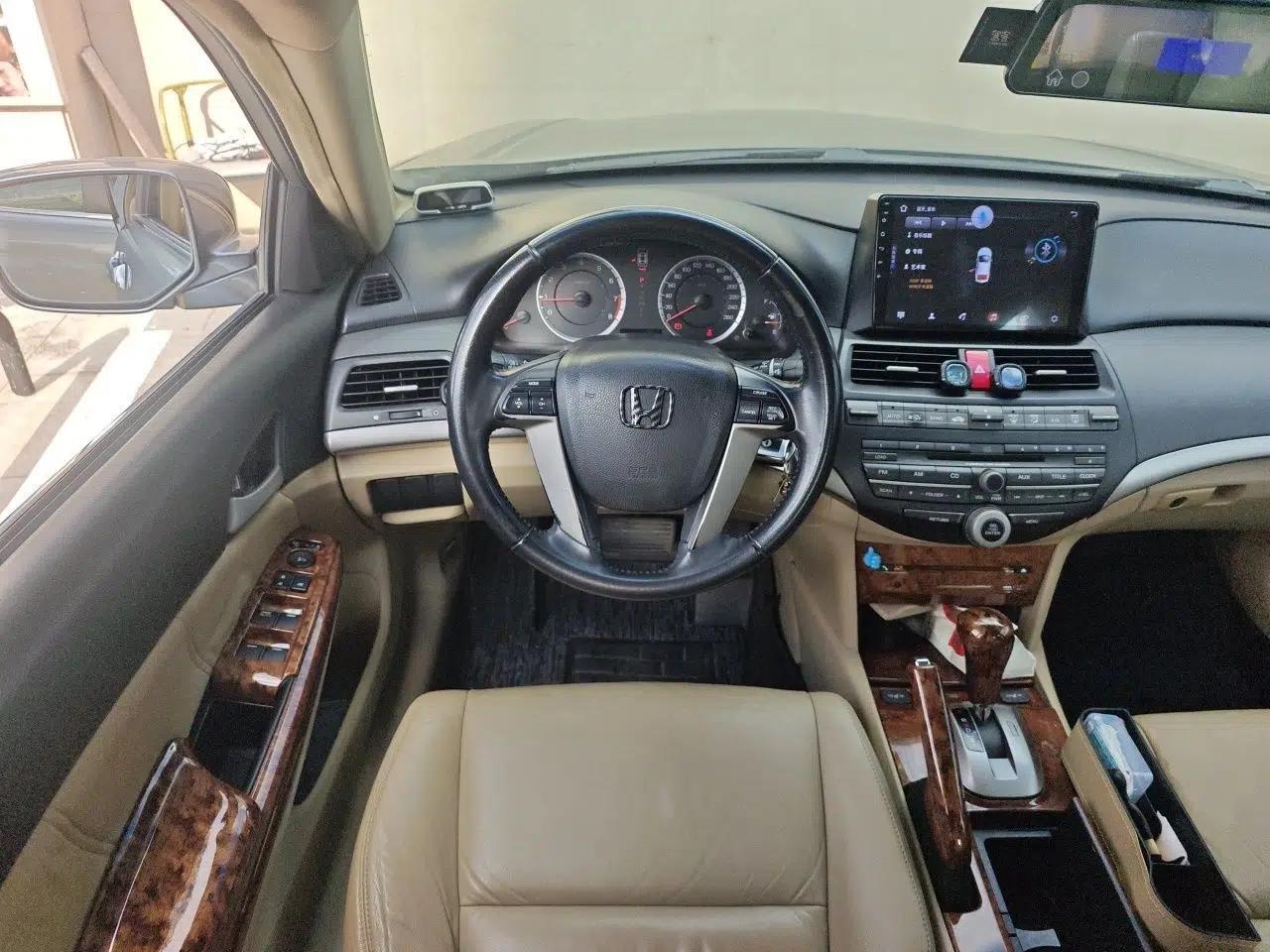 Honda Accord 2011 2.0L EX — миниатюра 10