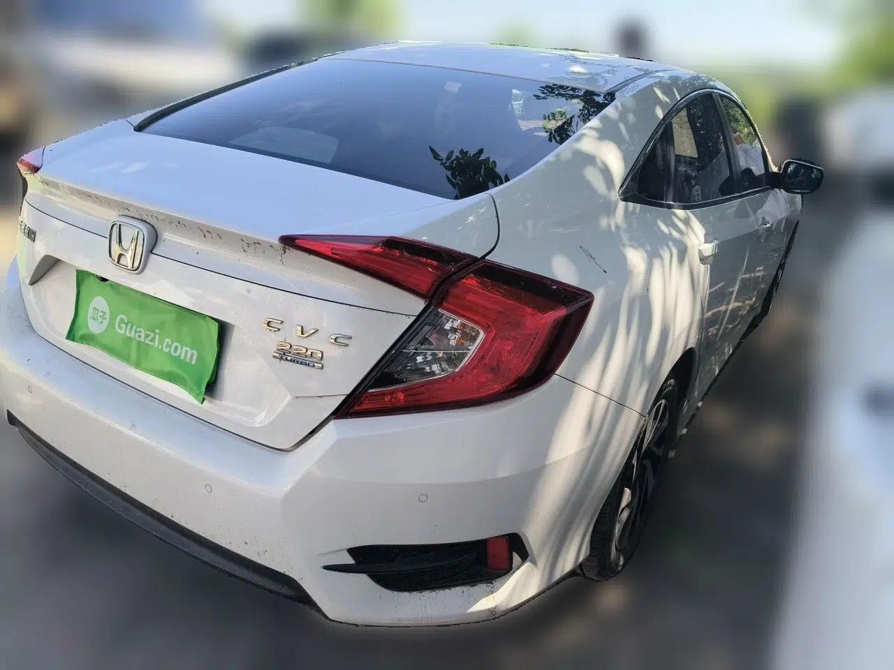Honda Civic 2016 220TURBO CVT Luxury Edition — миниатюра 6