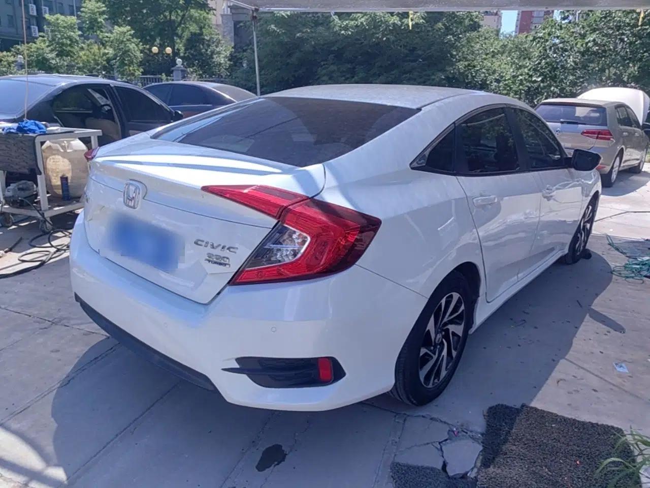 Honda Civic 2016 220TURBO CVT Luxury Edition — миниатюра 6