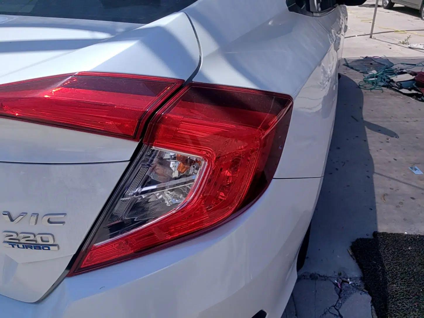 Honda Civic 2016 220TURBO CVT Luxury Edition — миниатюра 9