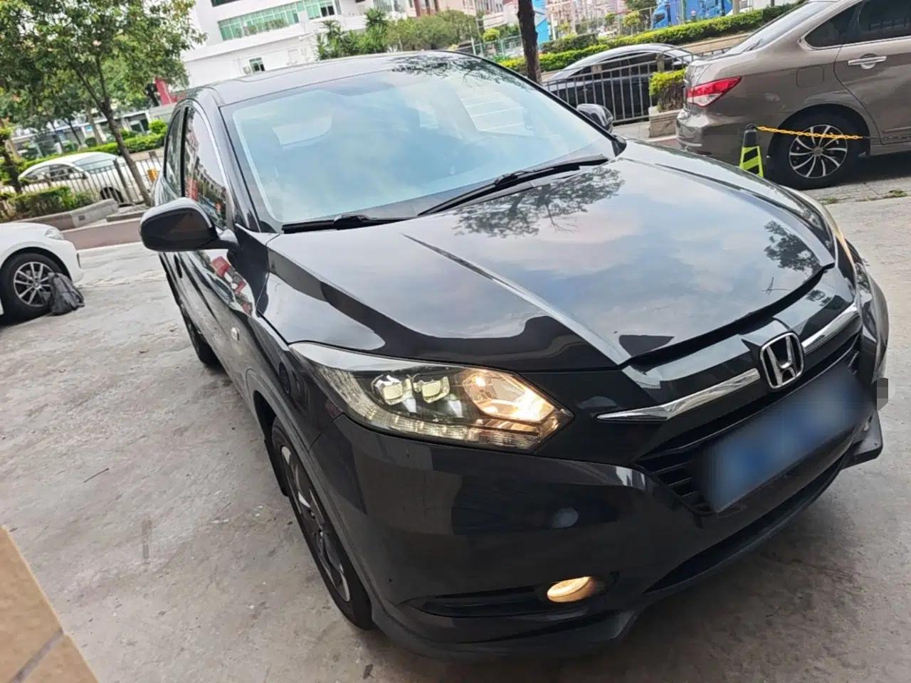 Honda Vezel 2017 1.8L CVT Front-Wheel Drive Pioneer Edition — миниатюра 3