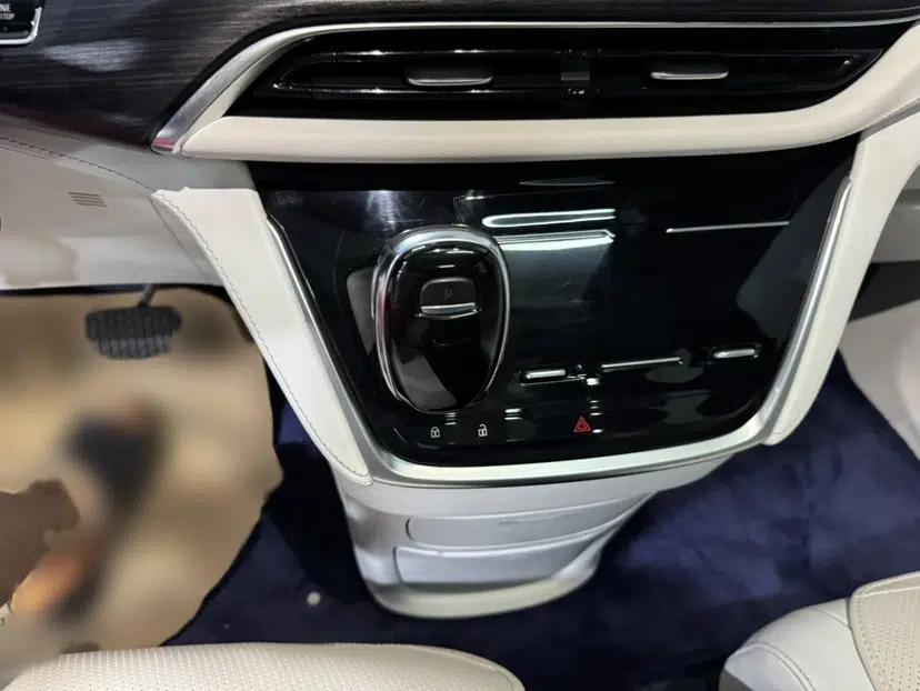 Buick GL8 2020 Avenir Avia Four-Seat Luxury Edition — миниатюра 11