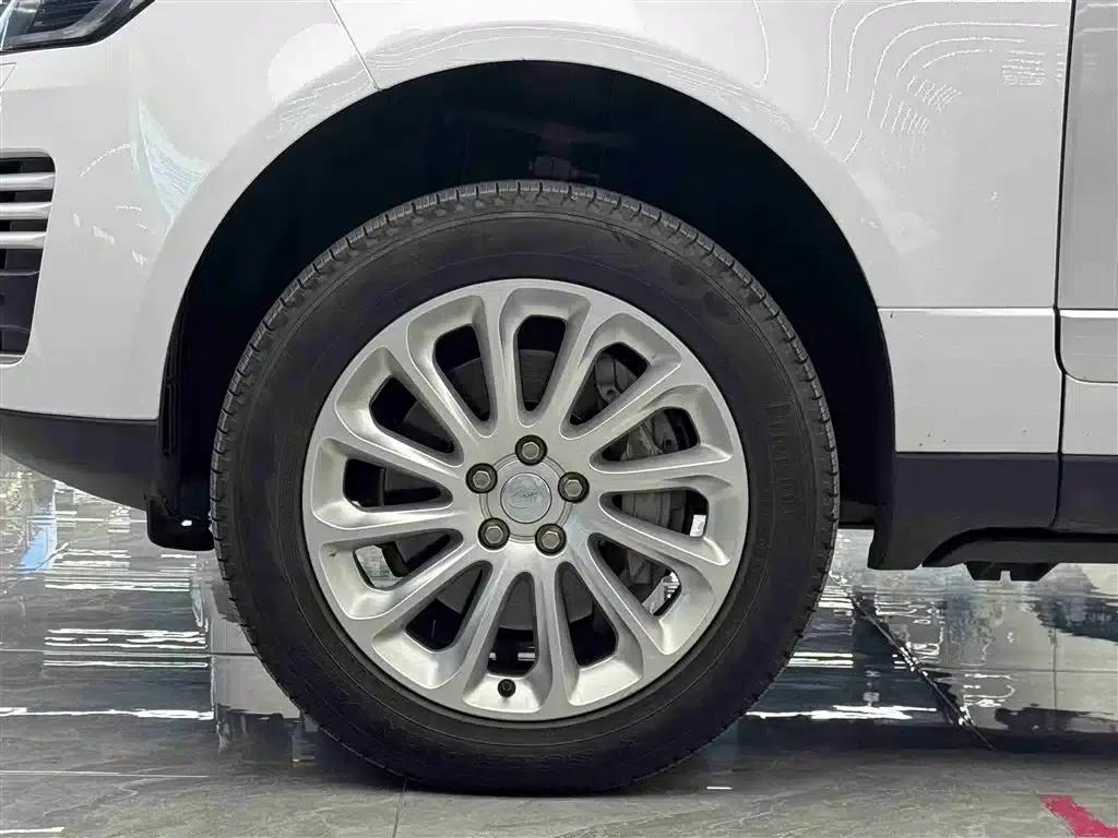 Range Rover 2021 3.0 L6 Legendary Edition — миниатюра 4