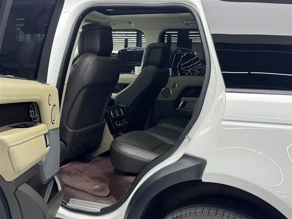 Range Rover 2021 3.0 L6 Legendary Edition — миниатюра 7
