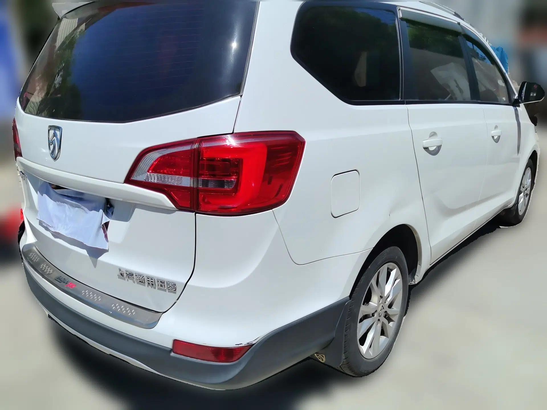 Baojun 730 2016 1.5L Manual Standard Version 5 Seats — миниатюра 6