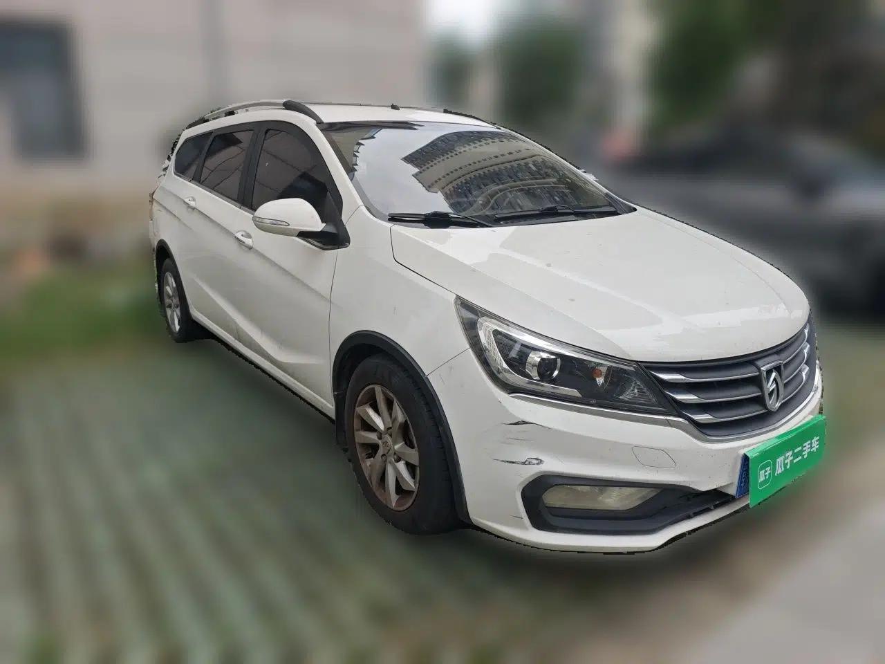 Baojun 310W 2017 1.5L Manual Fashion Model China V — миниатюра 3