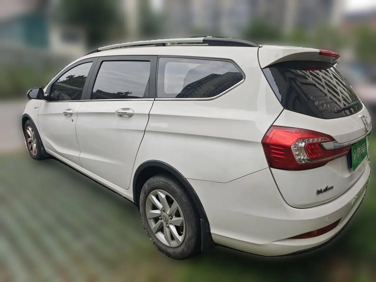 Baojun 310W 2017 1.5L Manual Fashion Model China V — миниатюра 4