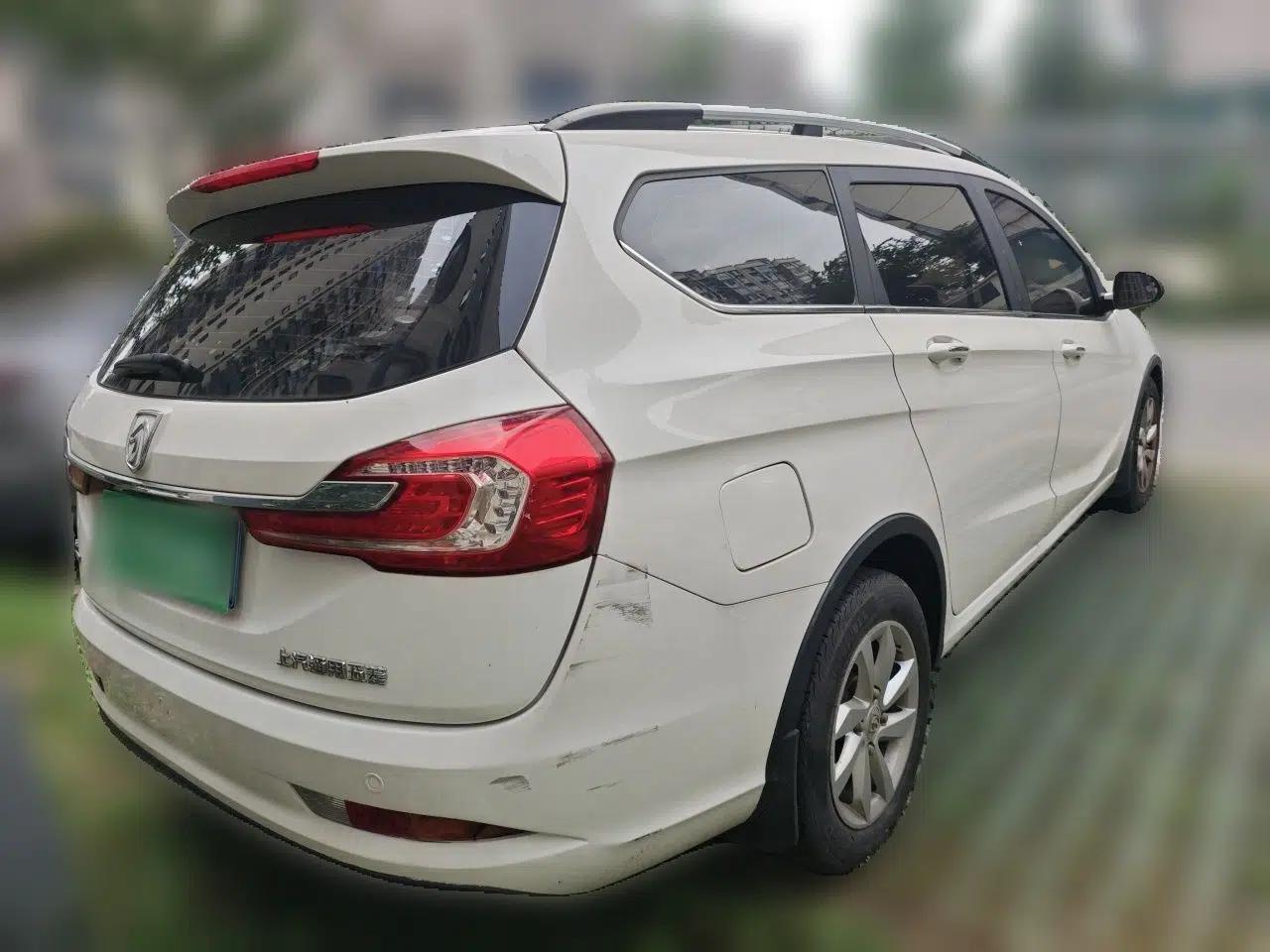 Baojun 310W 2017 1.5L Manual Fashion Model China V — миниатюра 6