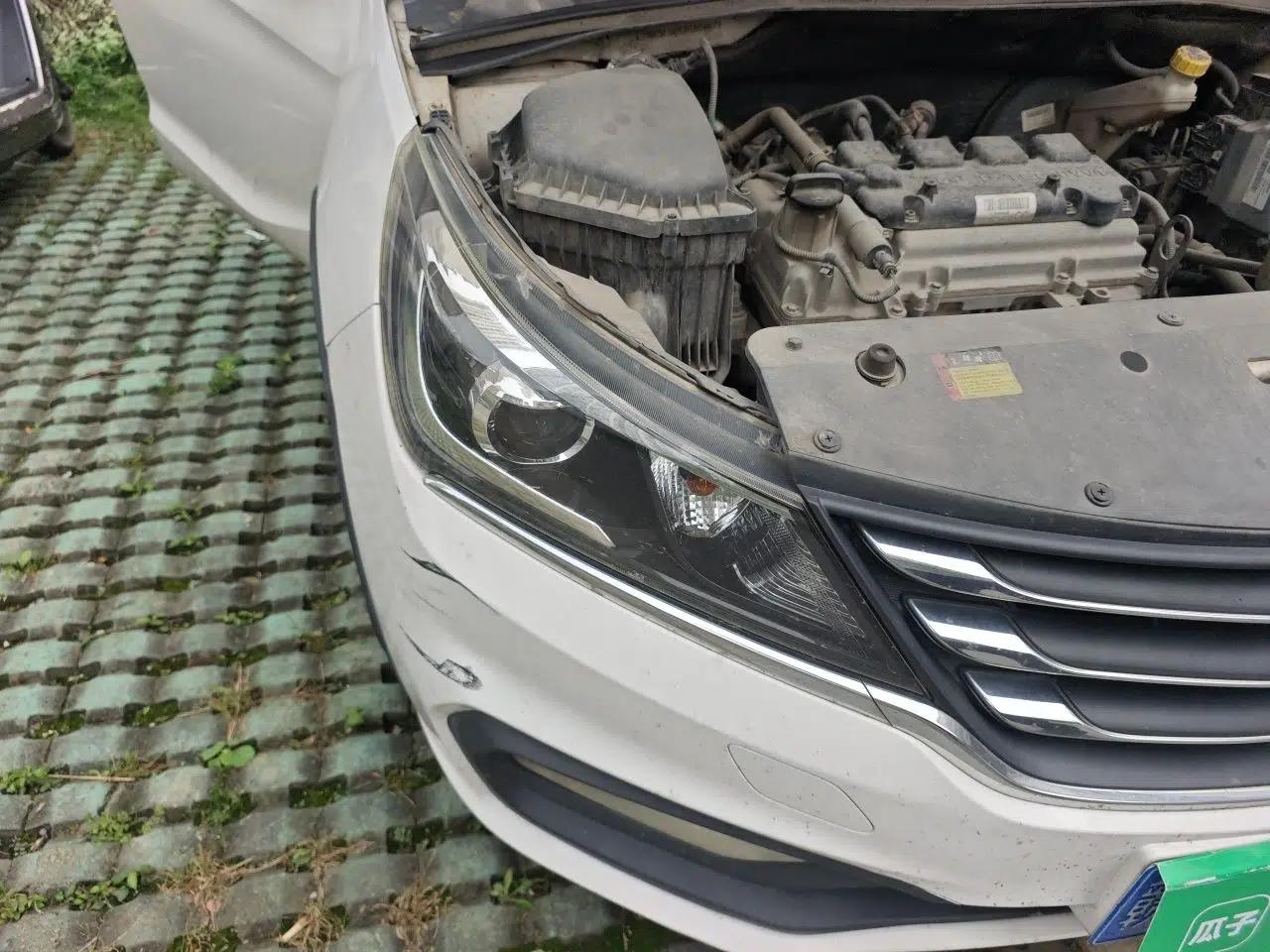 Baojun 310W 2017 1.5L Manual Fashion Model China V — миниатюра 7