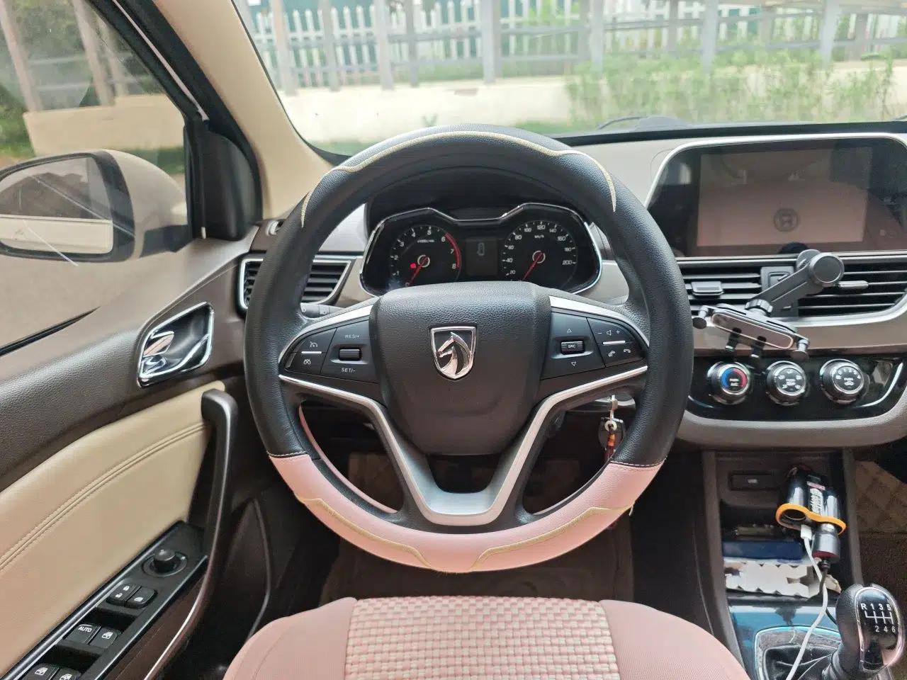 Baojun 310W 2017 1.5L Manual Fashion Model China V — миниатюра 10