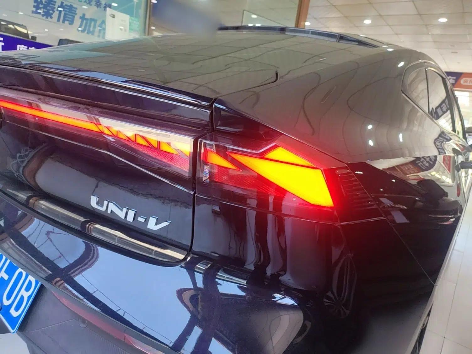 CHANGAN UNI-V 2022 1.5T Prestige Version — миниатюра 9